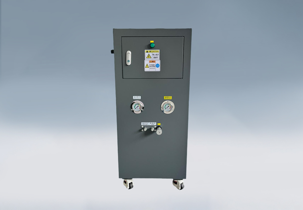 High-pressure outlet for cutting oil  30 bar